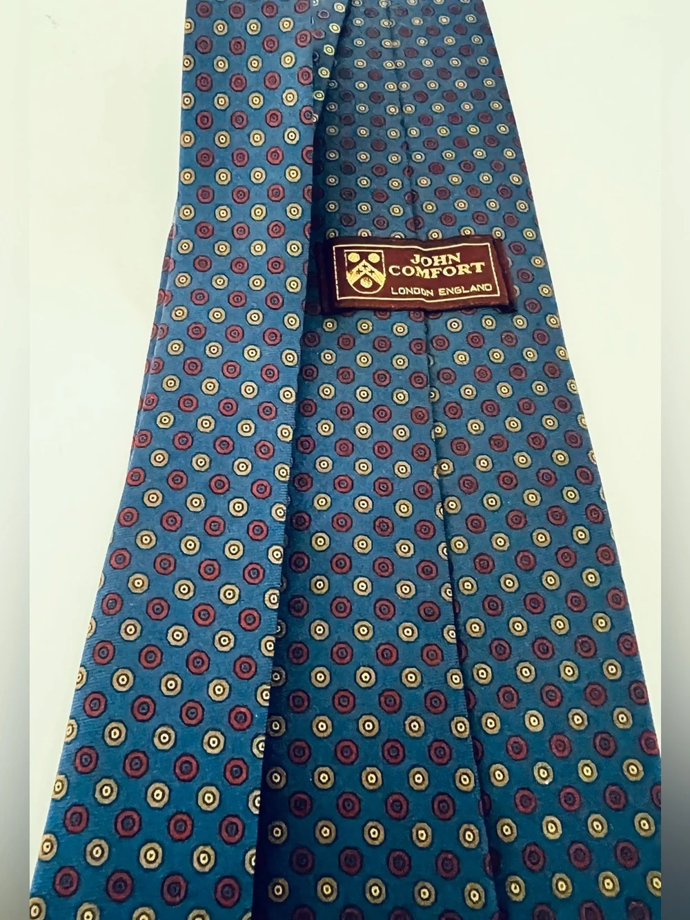 Elegant John Comfort London England 100% Silk Men,s Necktie, Blue, Red, Golden